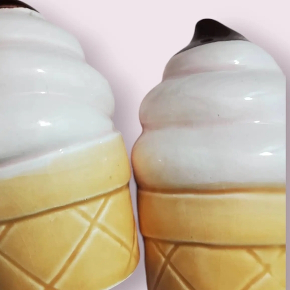 Vintage Icecream salt and pepper - Picture 4 of 5
